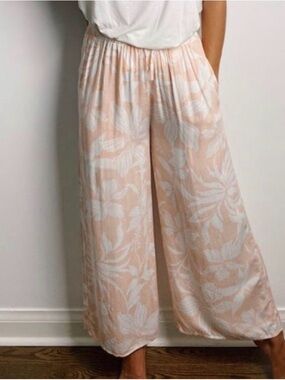 Cozy Casual Light Pink & White Floral Cropped Wide-Leg Pants